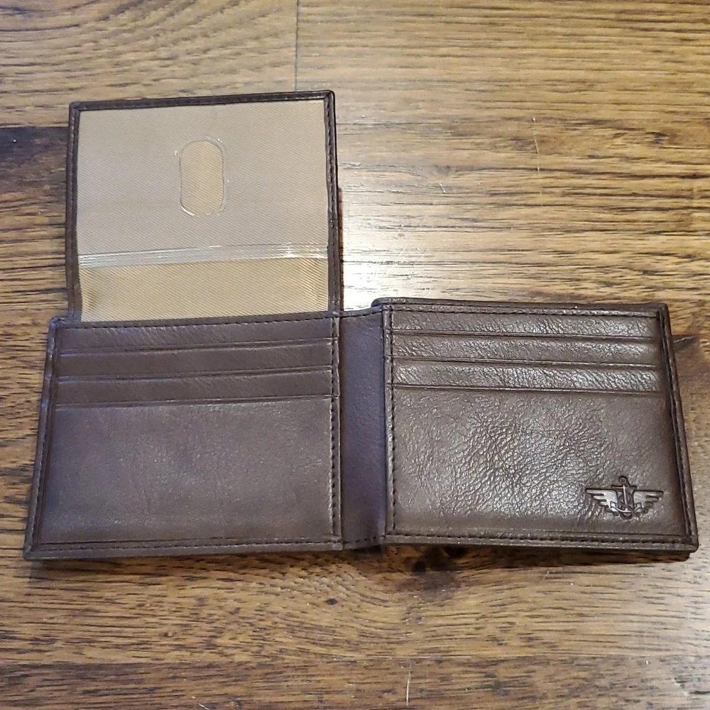 Mens Dockers brown bifold wallet